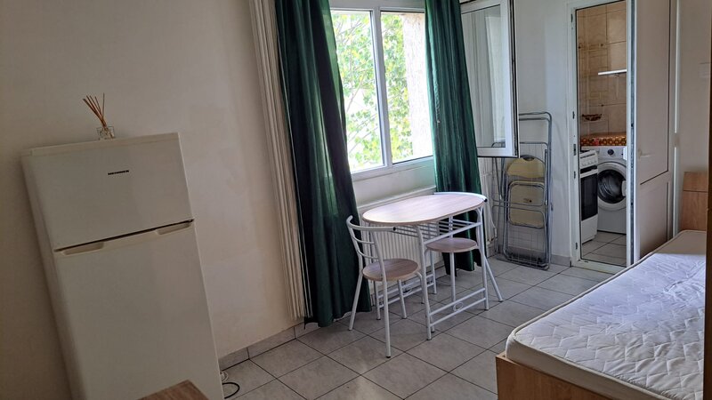 Titan, Auchan, Postavarul,